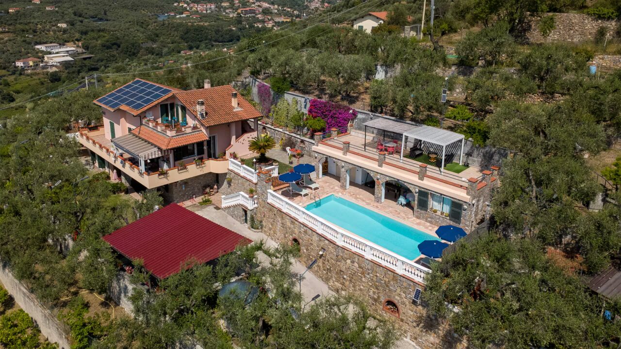 Appartamento con Piscina vista mare – Imperia