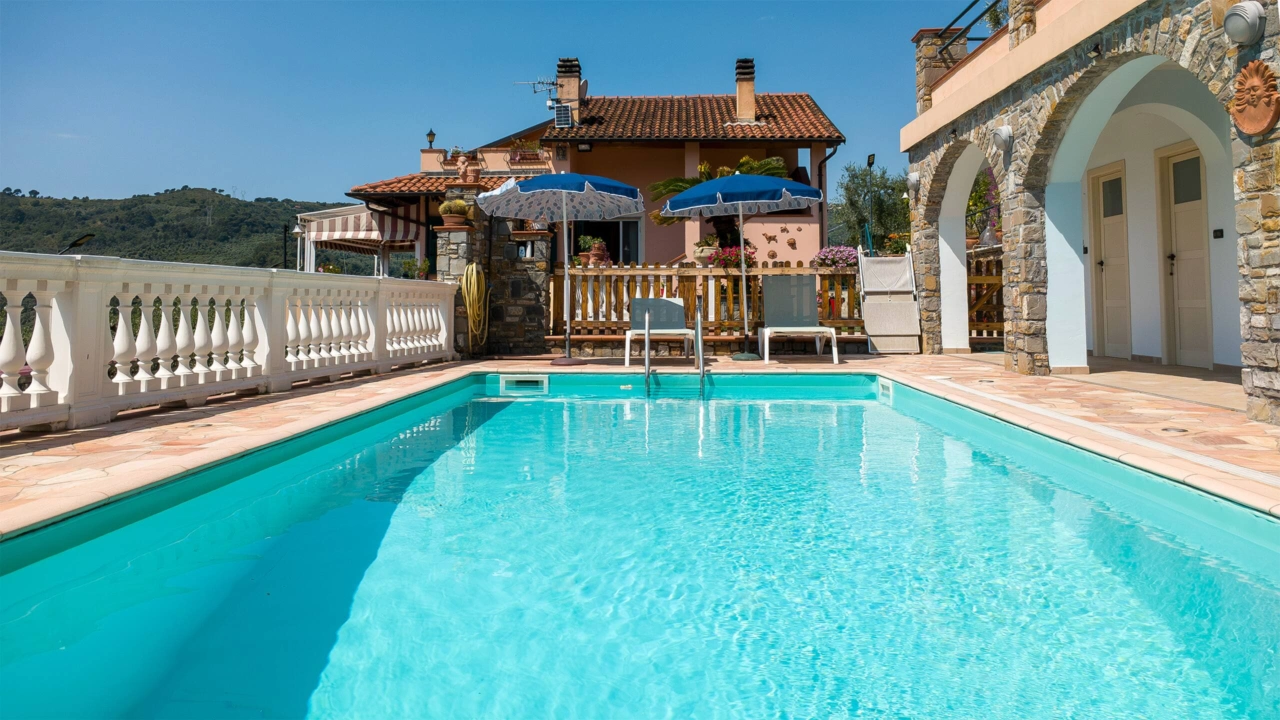 Appartamento con Piscina vista mare – Imperia